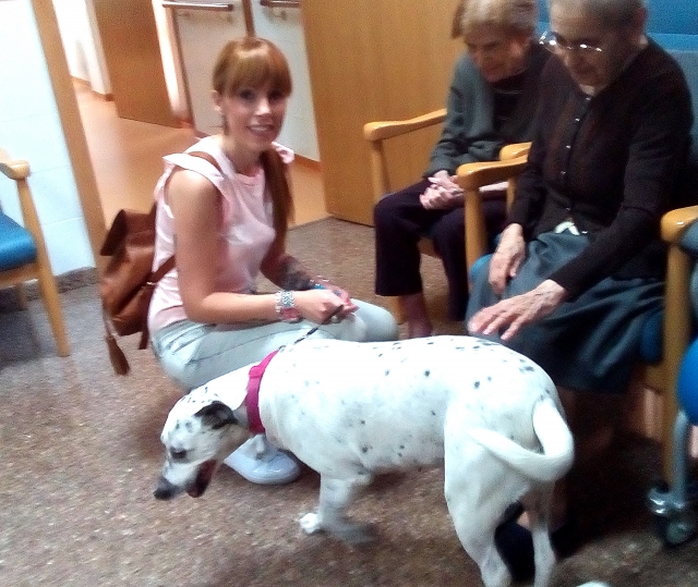 Terapia Asistida con Animales: CHICA, la perrita alegre, llega a nuestra casa.