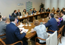Lares CV defiende que las plazas concertadas son vitales para los mayores con menos recursos en la II Mesa de Debate Itinerante