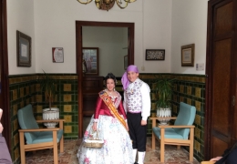 Visita de las Falleras y Presidentes a la Residencia