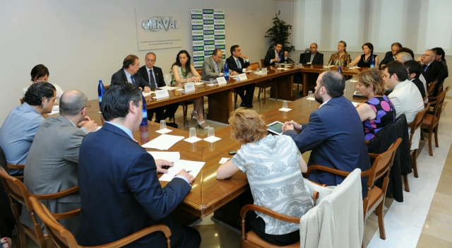 Lares CV defiende que las plazas concertadas son vitales para los mayores con menos recursos en la II Mesa de Debate Itinerante